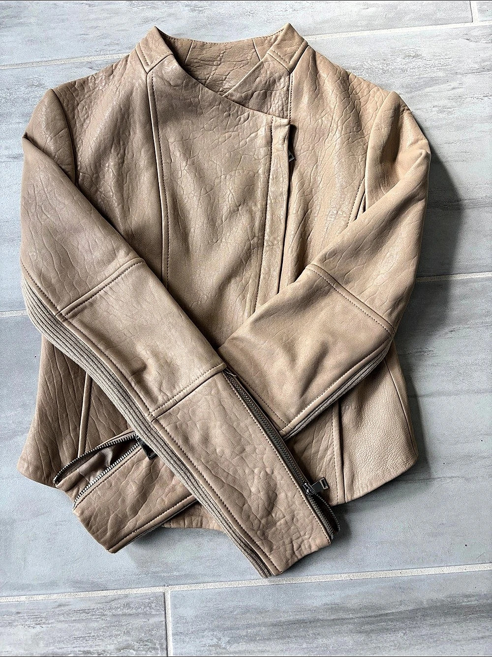 Vince Leather Moto Jacket in Beige Size Small